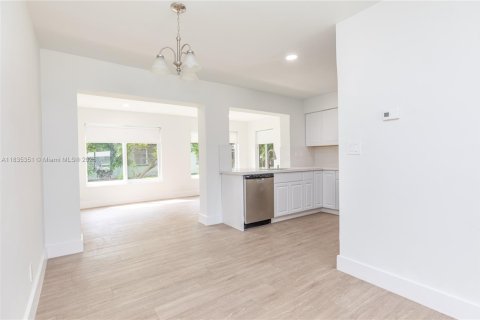House in Tamarac, Florida 2 bedrooms, 93.09 sq.m. № 1818481 - photo 15