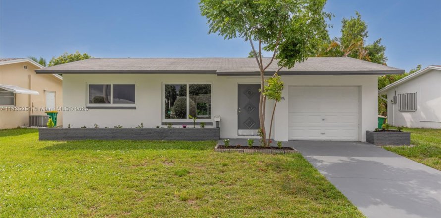 House in Tamarac, Florida 2 bedrooms, 93.09 sq.m. № 1818481