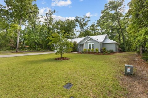 House in Fanning Springs, Florida 3 bedrooms, 170.2 sq.m. № 1894376 - photo 2