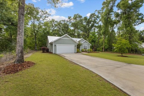 House in Fanning Springs, Florida 3 bedrooms, 170.2 sq.m. № 1894376 - photo 1
