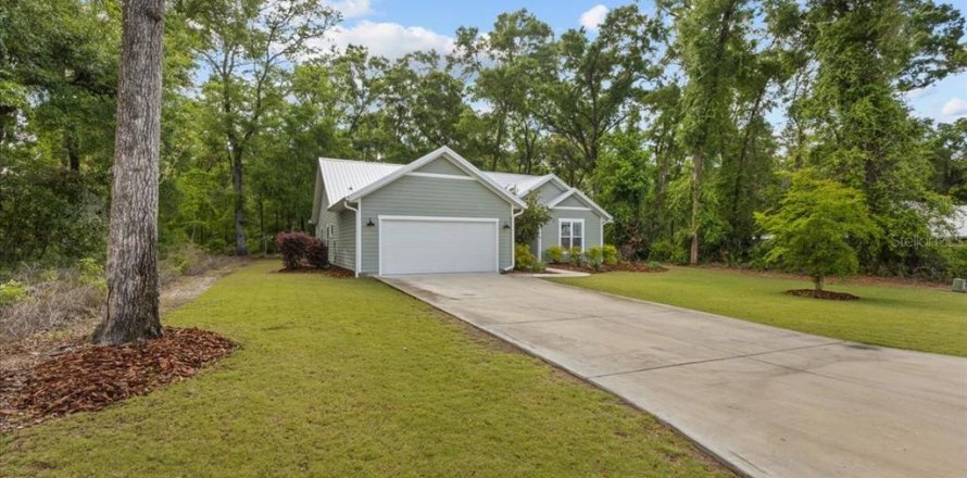 House in Fanning Springs, Florida 3 bedrooms, 170.2 sq.m. № 1894376
