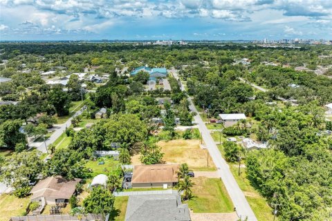 House in Sarasota, Florida 3 bedrooms, 151.99 sq.m. № 1869825 - photo 15