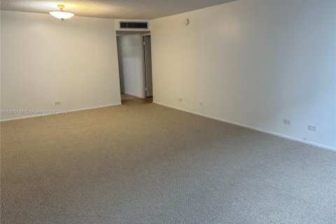 Condo in Miami Beach, Florida, 1 bedroom  № 1952678 - photo 5