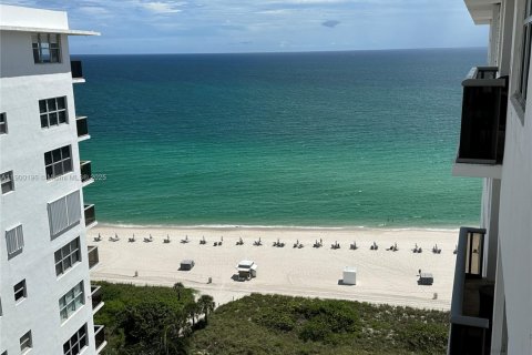 Condo in Miami Beach, Florida, 1 bedroom  № 1952678 - photo 2