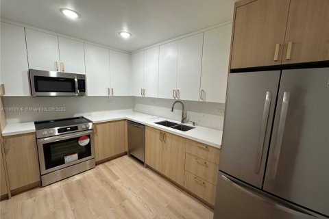 Condo in Miami Beach, Florida, 1 bedroom  № 1952678 - photo 9