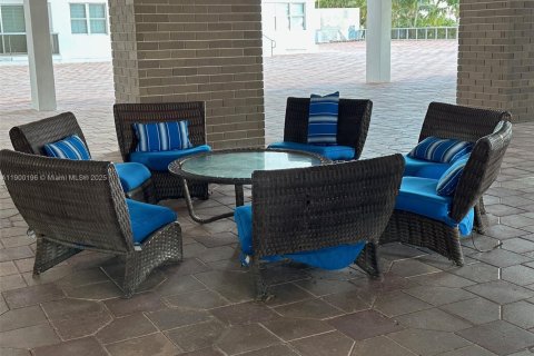 Condo in Miami Beach, Florida, 1 bedroom  № 1952678 - photo 25
