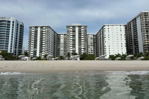 Condo in Miami Beach, Florida, 1 bedroom  № 1952678 - photo 10