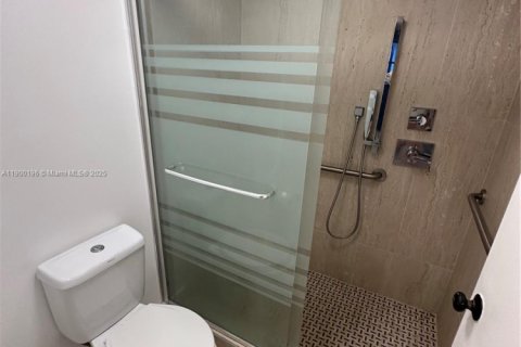 Condo in Miami Beach, Florida, 1 bedroom  № 1952678 - photo 8