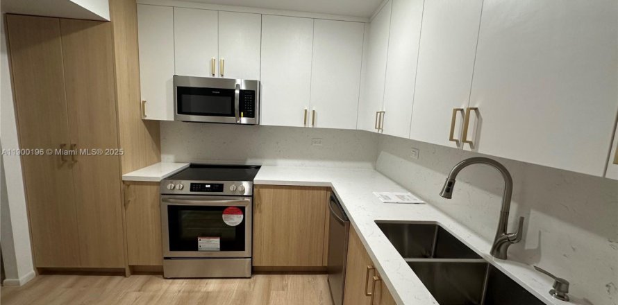 Condo in Miami Beach, Florida, 1 bedroom  № 1952678