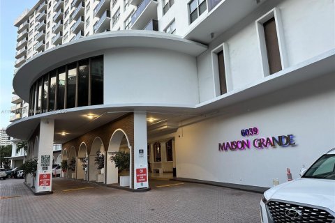 Condo in Miami Beach, Florida, 1 bedroom  № 1952678 - photo 26