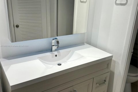 Condo in Miami Beach, Florida, 1 bedroom  № 1952678 - photo 3