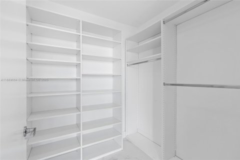 Снять в аренду кондоминиум в Майами, Флорида 2 спальни, 118.08м2, № 1938679 - фото 13