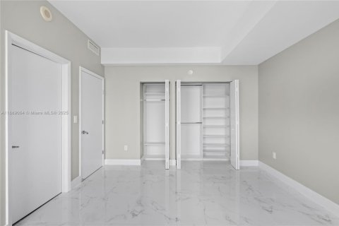 Снять в аренду кондоминиум в Майами, Флорида 2 спальни, 118.08м2, № 1938679 - фото 17