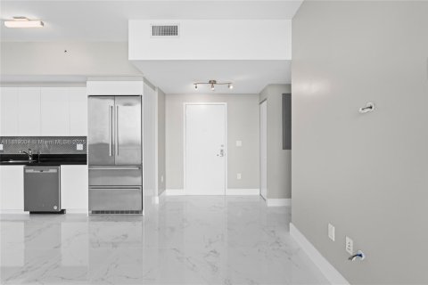 Снять в аренду кондоминиум в Майами, Флорида 2 спальни, 118.08м2, № 1938679 - фото 8