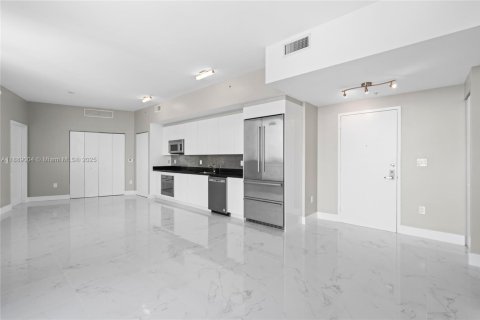 Снять в аренду кондоминиум в Майами, Флорида 2 спальни, 118.08м2, № 1938679 - фото 4