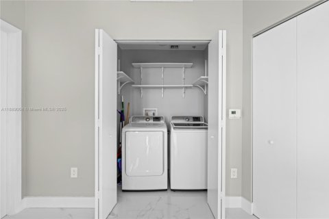 Снять в аренду кондоминиум в Майами, Флорида 2 спальни, 118.08м2, № 1938679 - фото 20