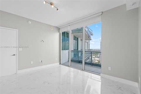 Снять в аренду кондоминиум в Майами, Флорида 2 спальни, 118.08м2, № 1938679 - фото 10