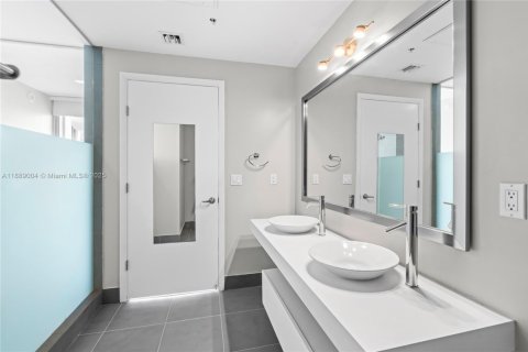 Снять в аренду кондоминиум в Майами, Флорида 2 спальни, 118.08м2, № 1938679 - фото 21
