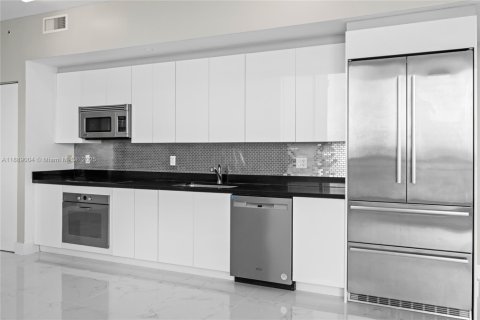 Снять в аренду кондоминиум в Майами, Флорида 2 спальни, 118.08м2, № 1938679 - фото 7