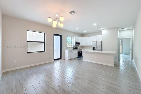 Casa en Oakland Park, Florida 3 dormitorios № 2078062