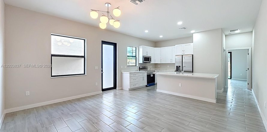 Casa en Oakland Park, Florida 3 dormitorios № 2078062