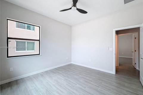 Casa en alquiler en Oakland Park, Florida, 3 dormitorios № 2078062 - foto 15