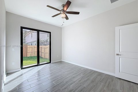 Casa en alquiler en Oakland Park, Florida, 3 dormitorios № 2078062 - foto 6