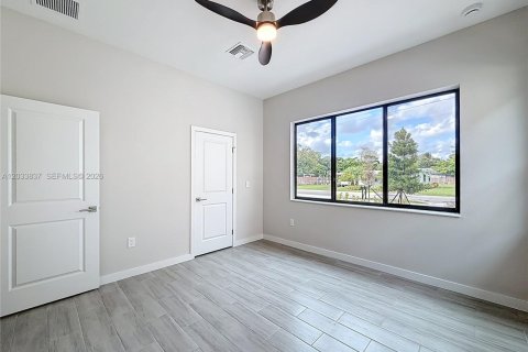Casa en alquiler en Oakland Park, Florida, 3 dormitorios № 2078062 - foto 2