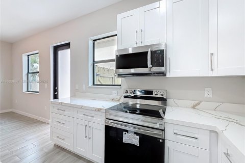Casa en alquiler en Oakland Park, Florida, 3 dormitorios № 2078062 - foto 12