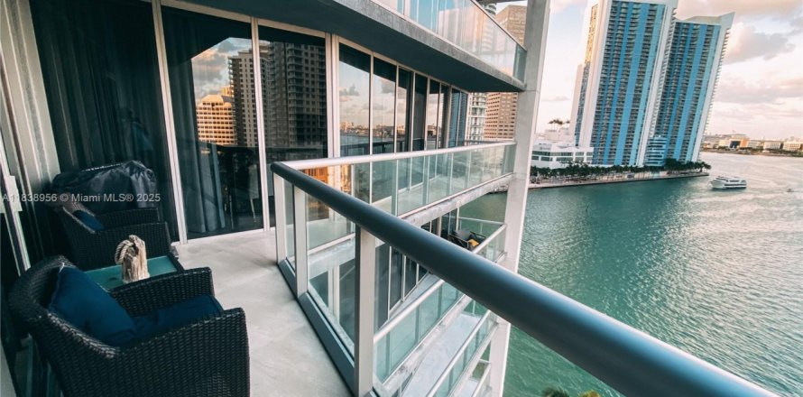 Condo in Miami, Florida, 3 bedrooms № 1825664