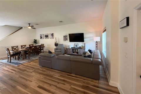Townhouse in Homestead, Florida 3 bedrooms, 176.98 sq.m. № 2158069 - photo 10