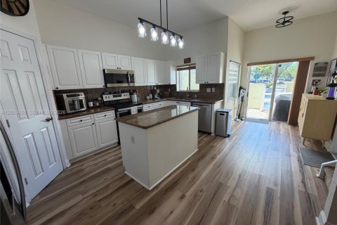 Townhouse in Homestead, Florida 3 bedrooms, 176.98 sq.m. № 2158069 - photo 16