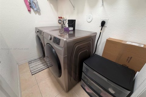 Townhouse in Homestead, Florida 3 bedrooms, 176.98 sq.m. № 2158069 - photo 21