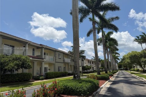 Townhouse in Homestead, Florida 3 bedrooms, 176.98 sq.m. № 2158069 - photo 2