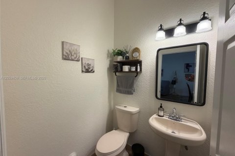 Townhouse in Homestead, Florida 3 bedrooms, 176.98 sq.m. № 2158069 - photo 20