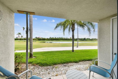Condo in Saint Petersburg, Florida, 2 bedrooms  № 1684626 - photo 27