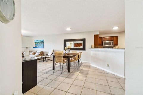 Condo in Saint Petersburg, Florida, 2 bedrooms  № 1684626 - photo 5