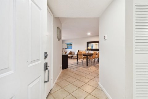 Condo in Saint Petersburg, Florida, 2 bedrooms  № 1684626 - photo 4