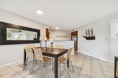 Condo in Saint Petersburg, Florida, 2 bedrooms  № 1684626 - photo 7