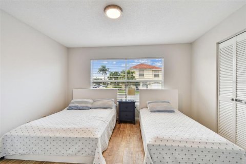 Condo in Saint Petersburg, Florida, 2 bedrooms  № 1684626 - photo 25