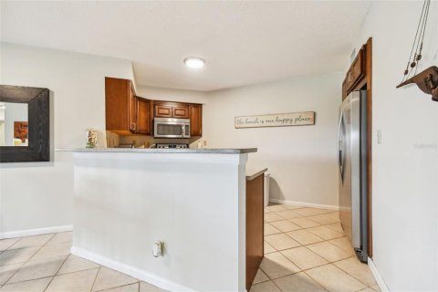 Condo in Saint Petersburg, Florida, 2 bedrooms  № 1684626 - photo 9