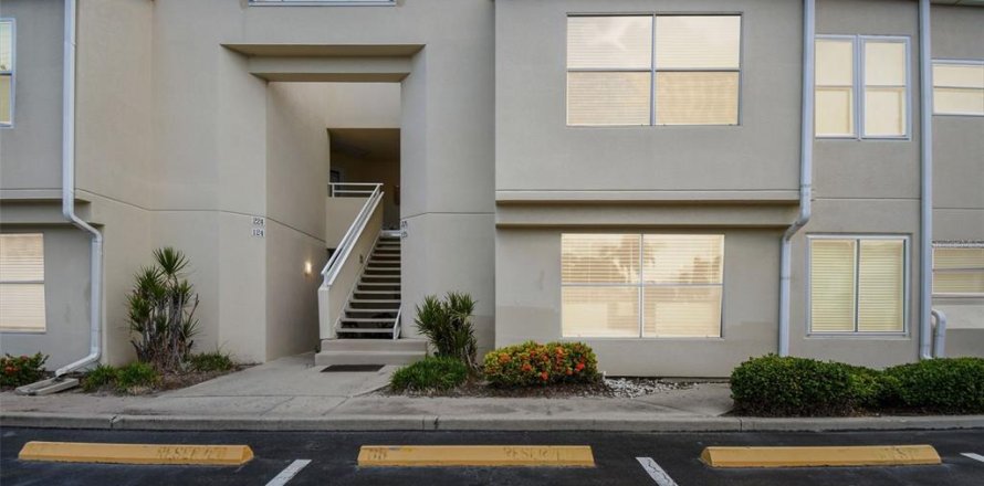 Condo in Saint Petersburg, Florida, 2 bedrooms  № 1684626