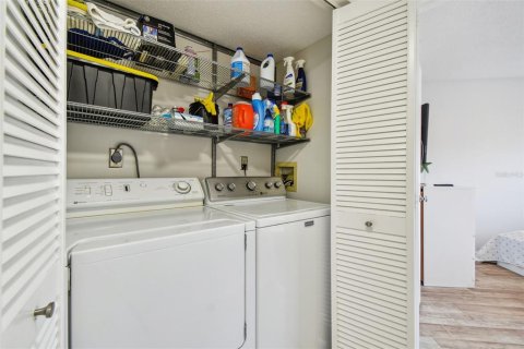 Condo in Saint Petersburg, Florida, 2 bedrooms  № 1684626 - photo 24