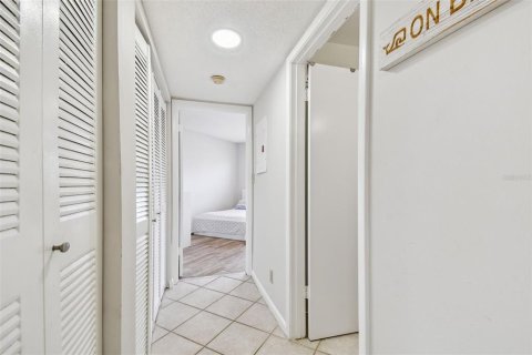 Condo in Saint Petersburg, Florida, 2 bedrooms  № 1684626 - photo 20