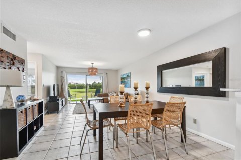 Condo in Saint Petersburg, Florida, 2 bedrooms  № 1684626 - photo 6