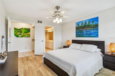 Condo in Saint Petersburg, Florida, 2 bedrooms  № 1684626 - photo 17