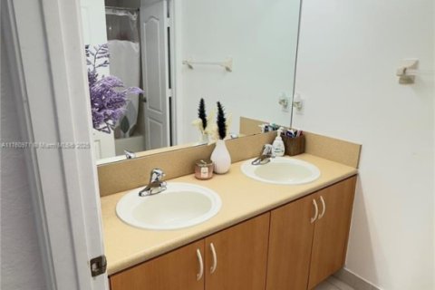 Casa en venta en Homestead, Florida, 5 dormitorios, 232.26 m2 № 1861194 - foto 19