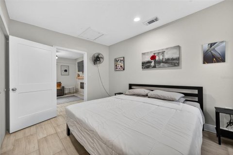 House in Tampa, Florida 3 bedrooms, 88.91 sq.m. № 1886743 - photo 30