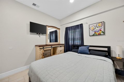 House in Tampa, Florida 3 bedrooms, 88.91 sq.m. № 1886743 - photo 15