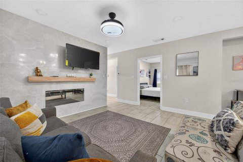 House in Tampa, Florida 3 bedrooms, 88.91 sq.m. № 1886743 - photo 6